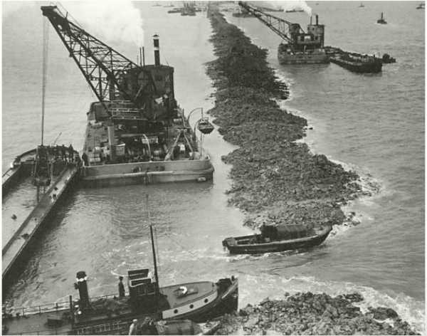 afsluiten van het laatste gat in de afsluitdijk bron onbekend wikimedia commons