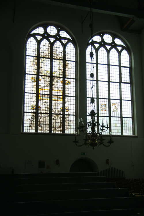 Glas in lood raam 1662 in de NH kerk van Blokzijl