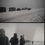 1963 Ijsselmeer Enkhuizen. Honderden auto's op weg naar diverse plaatsen rond het IJsselmeer.