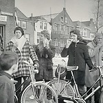 1963 Fietstocht Enkhuizen-Urk vlnr. R.Ras, N Fijma, S Groot, P Boersma